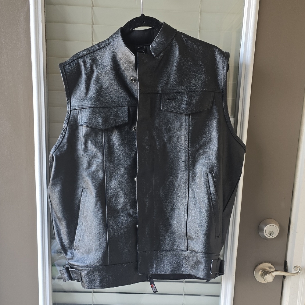 NWT Men's Black Motorcycle Leather Vest